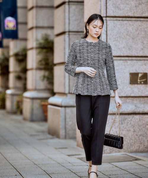 nissen（ニッセン）の「【入学式・卒業式】取り外せるフリル襟付カットツイードペプラムブラウス＋ジャージーテーパードパンツセット＜大きいサイズ有＞（スーツセット・レディース・ホワイト系その他/ブラック系・3L/LL/L/M）」の15枚目の写真