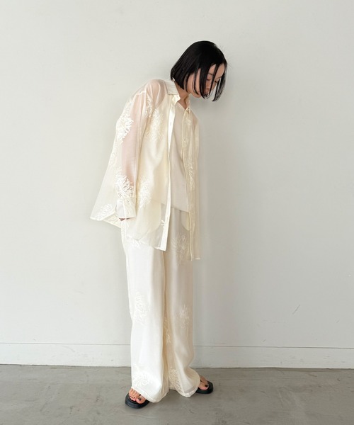 select MOCA by son（セレクトモカバイソン）の「フラワーエンブロイダリーシアーオーバーサイズシャツ【セットアップ対応】【by SON】（シャツ/ブラウス・レディース・アイボリー/ブラック・FREE）」の9枚目の写真