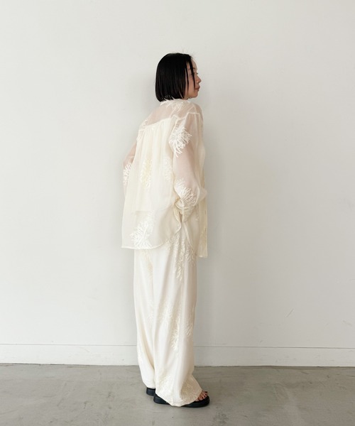 select MOCA by son（セレクトモカバイソン）の「フラワーエンブロイダリーシアーオーバーサイズシャツ【セットアップ対応】【by SON】（シャツ/ブラウス・レディース・アイボリー/ブラック・FREE）」の11枚目の写真