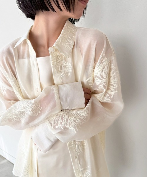 select MOCA by son（セレクトモカバイソン）の「フラワーエンブロイダリーシアーオーバーサイズシャツ【セットアップ対応】【by SON】（シャツ/ブラウス・レディース・アイボリー/ブラック・FREE）」の16枚目の写真