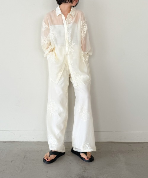 select MOCA by son（セレクトモカバイソン）の「フラワーエンブロイダリーシアーオーバーサイズシャツ【セットアップ対応】【by SON】（シャツ/ブラウス・レディース・アイボリー/ブラック・FREE）」の3枚目の写真