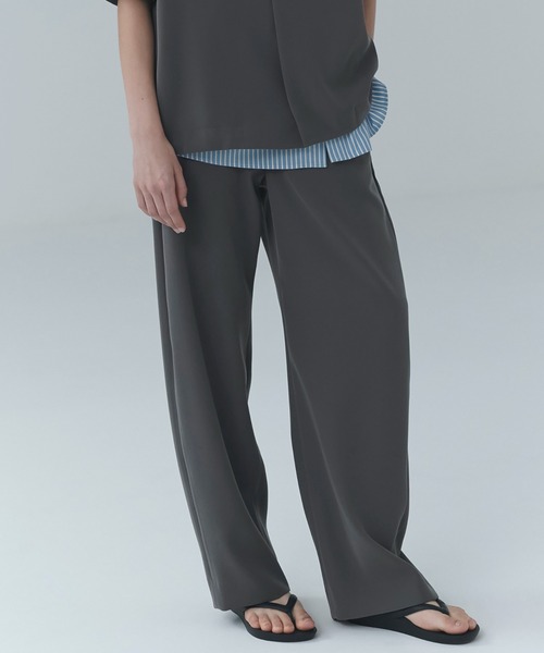 CULLNI(クルニ)の「Dry Twill Curve Silhouette Semi Wide Pant(その他パンツ・メンズ・ネイビー/マルーン/ブラック/グレー・0/1/2)」の3枚目の写真