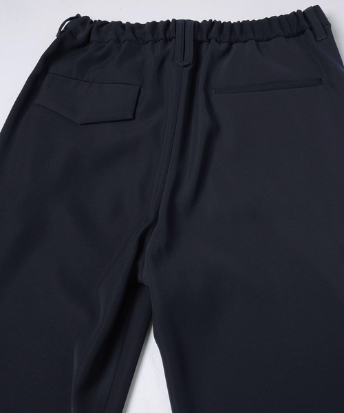 CULLNI(クルニ)の「Dry Twill Curve Silhouette Semi Wide Pant(その他パンツ・メンズ・ネイビー/マルーン/ブラック/グレー・0/1/2)」の21枚目の写真