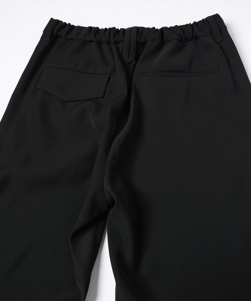 CULLNI(クルニ)の「Dry Twill Curve Silhouette Semi Wide Pant(その他パンツ・メンズ・ネイビー/マルーン/ブラック/グレー・0/1/2)」の17枚目の写真