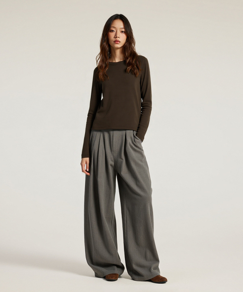 BUTTON SEOUL（ボタンソウル）の「[ウィメンズ] ソフトタッチベーシックロングスリーブTシャツ (5 COLORS)（Tシャツ/カットソー・レディース・ブラウン/ホワイト/スカイブルー/ブラック/ライトグレー・MEDIUM/SMALL/LARGE）」の12枚目の写真