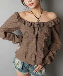 抜け感仕上げのオフショル刺繍ブラウス