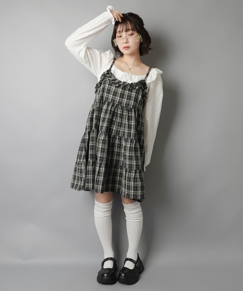 SPINNS(スピンズ)の「抜け感仕上げのオフショル刺繍ブラウス(シャツ/ブラウス・レディース・ブラウン/サックスブルー/オフホワイト・ONESIZE)」の22枚目の写真