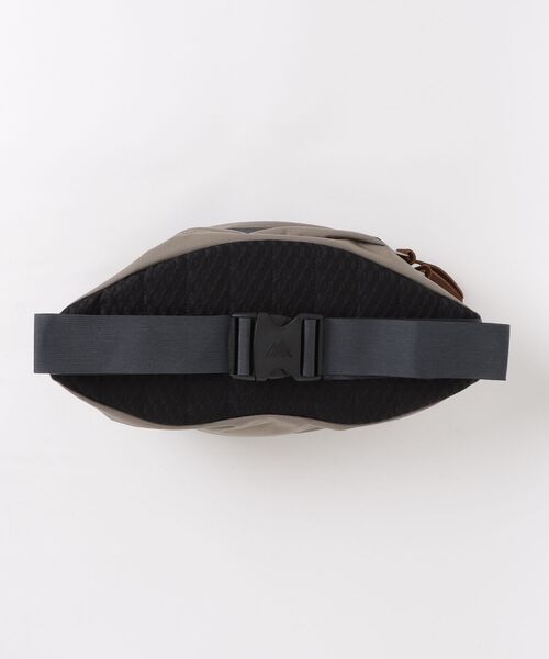 GREGORY(グレゴリー)の「テールメイトS TAILMATE S V2 サンドストーム(ボディバッグ/ウエストポーチ・メンズ・ベージュ系・ONE SIZE)」の2枚目の写真