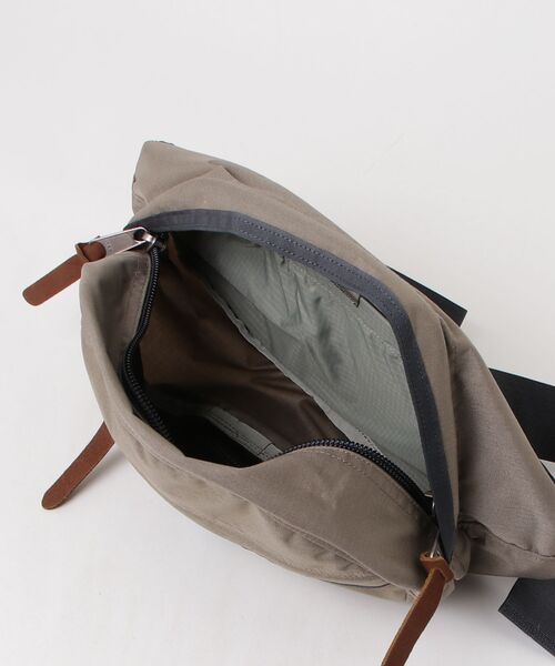 GREGORY(グレゴリー)の「テールメイトS TAILMATE S V2 サンドストーム(ボディバッグ/ウエストポーチ・メンズ・ベージュ系・ONE SIZE)」の4枚目の写真