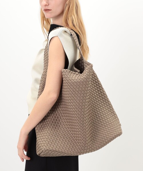 NAGHEDI(ナゲディ)の「NAGHEDI Nomad L Hobo ワンショルダーバッグ(ショルダーバッグ・レディース・ベージュ・FREE)」の2枚目の写真