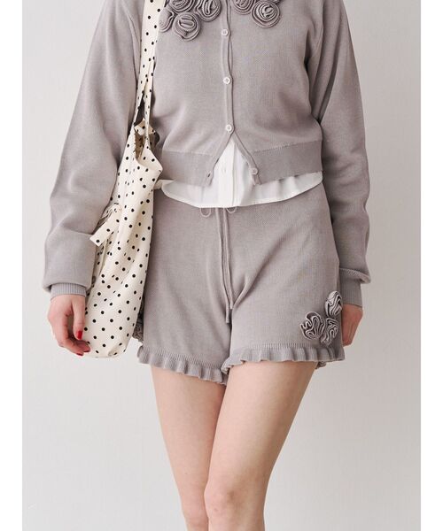 jouetie（ジュエティ）の「ローズモチーフニットショーパン【セットアップ対応】（その他パンツ・レディース・ピンク/グレー/ブラック・MEDIUM）」の2枚目の写真