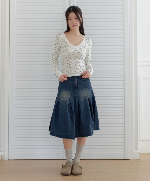 UNE MANSION（ユヌマンション）の「バレエコアラブリーレースフラワーカットソー（Tシャツ/カットソー・レディース・ブラウン/ホワイト/チャコール・FREE）」の4枚目の写真