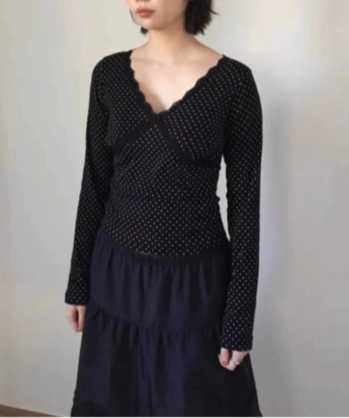 Vipoa（ヴィポア）の「French Lace v-neck tee（Tシャツ/カットソー・レディース・ブラック/グリーン・FREE）」の5枚目の写真