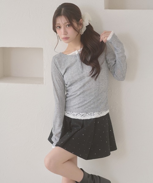 Ambre Neige(アンブルネージュ)の「henley neck lace fake layered tops / ヘンリーネックレースフェイクレイヤードトップス(Tシャツ/カットソー・レディース・アイボリー/ライトグレー/ピンク・FREE)」の2枚目の写真