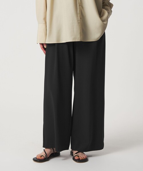 A DAY IN THE LIFE UNITED ARROWS(アデイインザライフユナイテッドアローズ)の「タック ワイドパンツ ‐ウォッシャブル‐<A DAY IN THE LIFE>(その他パンツ・レディース・ダークグレー/ブラック/オリーブ・M/S)」の2枚目の写真