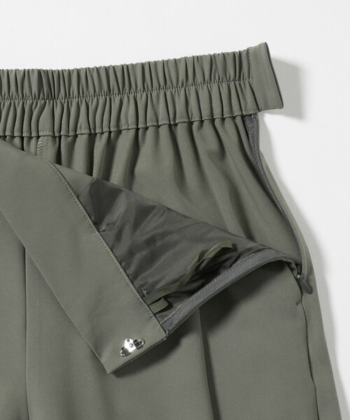 A DAY IN THE LIFE UNITED ARROWS(アデイインザライフユナイテッドアローズ)の「タック ワイドパンツ ‐ウォッシャブル‐<A DAY IN THE LIFE>(その他パンツ・レディース・ダークグレー/ブラック/オリーブ・M/S)」の6枚目の写真