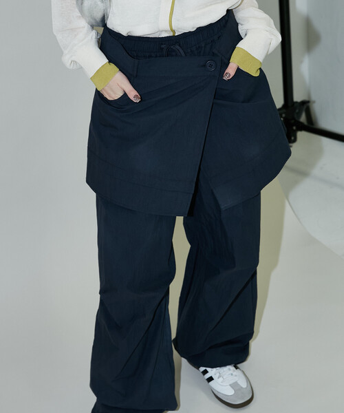 PUBLUX(パブリュクス)の「PUBLUX/パブリュクス 2WAY 巻きスカート 付き ナイロンパンツ 限定展開(その他パンツ・レディース・ブラウン/ネイビー/ベージュ・フリ-)」の3枚目の写真