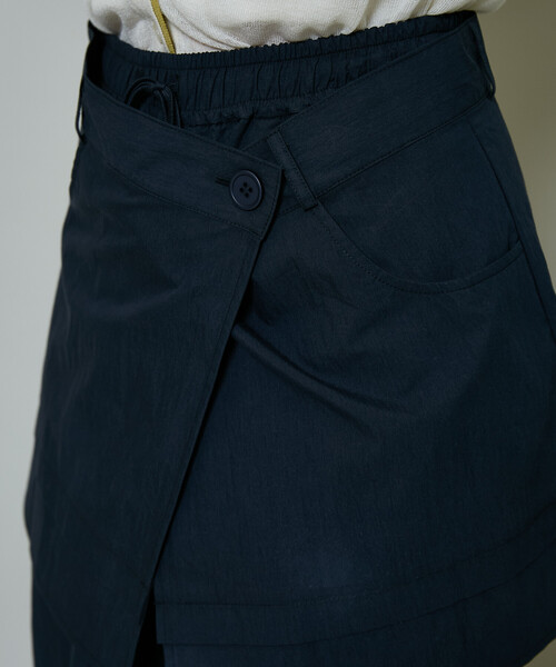 PUBLUX(パブリュクス)の「PUBLUX/パブリュクス 2WAY 巻きスカート 付き ナイロンパンツ 限定展開(その他パンツ・レディース・ブラウン/ネイビー/ベージュ・フリ-)」の11枚目の写真