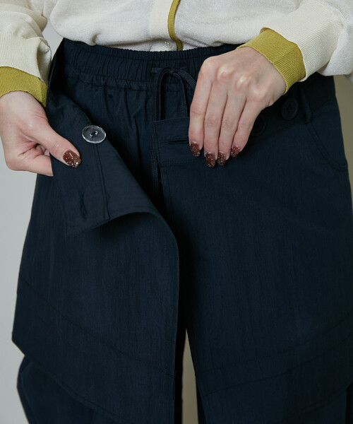 PUBLUX(パブリュクス)の「PUBLUX/パブリュクス 2WAY 巻きスカート 付き ナイロンパンツ 限定展開(その他パンツ・レディース・ブラウン/ネイビー/ベージュ・フリ-)」の5枚目の写真