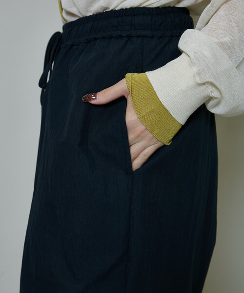 PUBLUX(パブリュクス)の「PUBLUX/パブリュクス 2WAY 巻きスカート 付き ナイロンパンツ 限定展開(その他パンツ・レディース・ブラウン/ネイビー/ベージュ・フリ-)」の7枚目の写真