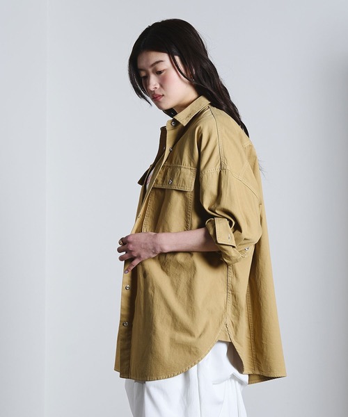 ROSE BUD（ローズバッド）の「BIG DENIM SHIRT（シャツ/ブラウス・レディース・インディゴブルー/ベージュ・ONE SIZE）」の4枚目の写真