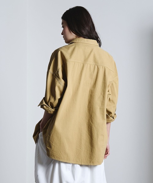 ROSE BUD（ローズバッド）の「BIG DENIM SHIRT（シャツ/ブラウス・レディース・インディゴブルー/ベージュ・ONE SIZE）」の5枚目の写真