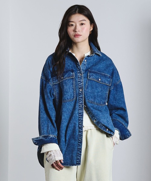 ROSE BUD（ローズバッド）の「BIG DENIM SHIRT（シャツ/ブラウス・レディース・インディゴブルー/ベージュ・ONE SIZE）」の10枚目の写真