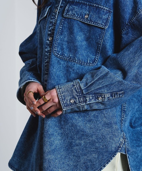 ROSE BUD（ローズバッド）の「BIG DENIM SHIRT（シャツ/ブラウス・レディース・インディゴブルー/ベージュ・ONE SIZE）」の17枚目の写真