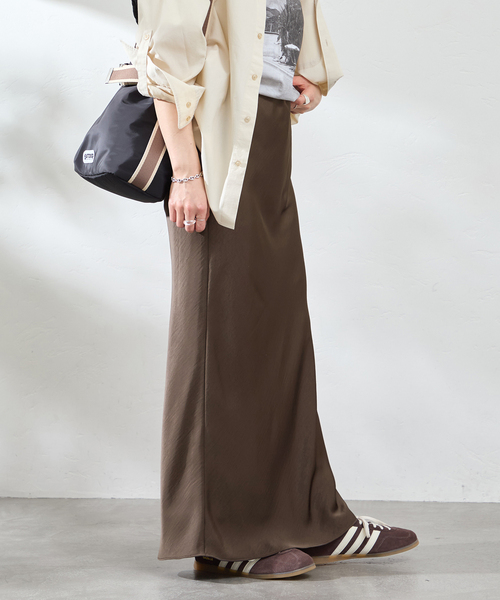 U by SPICK&SPAN（ユーバイスピックアンドスパン）の「《追加》サテンロングスカート（スカート・レディース・White/ブラウン・FREE）」の2枚目の写真