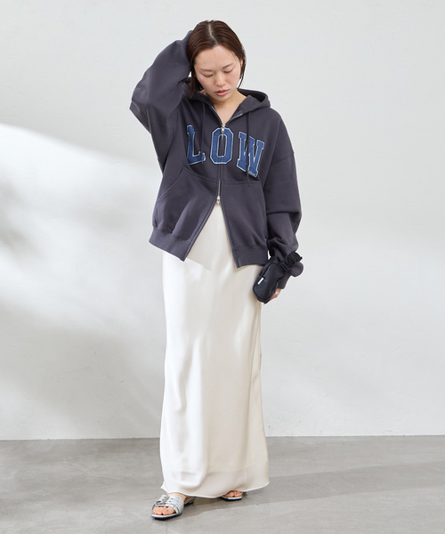 U by SPICK&SPAN（ユーバイスピックアンドスパン）の「《追加》サテンロングスカート（スカート・レディース・White/ブラウン・FREE）」の3枚目の写真