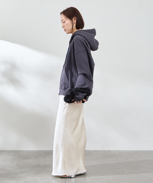 U by SPICK&SPAN（ユーバイスピックアンドスパン）の「《追加》サテンロングスカート（スカート・レディース・White/ブラウン・FREE）」の4枚目の写真