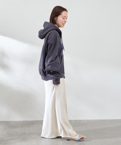 U by SPICK&SPAN（ユーバイスピックアンドスパン）の「《追加》サテンロングスカート（スカート・レディース・White/ブラウン・FREE）」の8枚目の写真