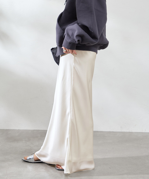 U by SPICK&SPAN（ユーバイスピックアンドスパン）の「《追加》サテンロングスカート（スカート・レディース・White/ブラウン・FREE）」の12枚目の写真