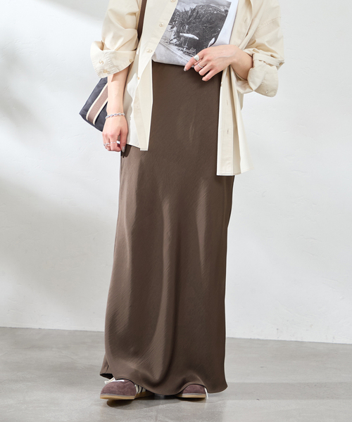U by SPICK&SPAN（ユーバイスピックアンドスパン）の「《追加》サテンロングスカート（スカート・レディース・White/ブラウン・FREE）」の18枚目の写真
