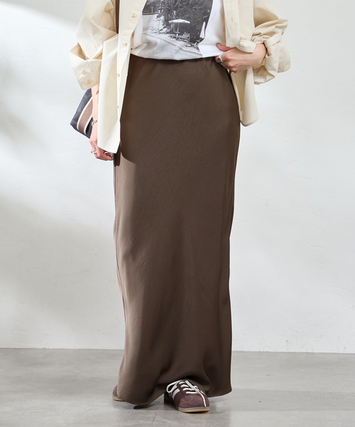 U by SPICK&SPAN（ユーバイスピックアンドスパン）の「《追加》サテンロングスカート（スカート・レディース・White/ブラウン・FREE）」の21枚目の写真