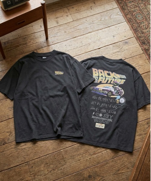 ALWAYS GOOD TIME(オルウェイズグッドタイム)の「【BACK TO THE FUTURE/バックトウザフューチャー】USD加工デロリアン&マーティプリント半袖Tシャツ/Movie Tee/ユニセックス(Tシャツ/カットソー・メンズ・ホワイト系その他/アイボリー/スミクロ/ブラック系その他・LL/L/M)」の3枚目の写真