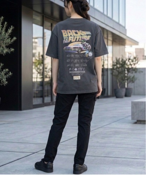 ALWAYS GOOD TIME(オルウェイズグッドタイム)の「【BACK TO THE FUTURE/バックトウザフューチャー】USD加工デロリアン&マーティプリント半袖Tシャツ/Movie Tee/ユニセックス(Tシャツ/カットソー・メンズ・ホワイト系その他/アイボリー/スミクロ/ブラック系その他・LL/L/M)」の17枚目の写真