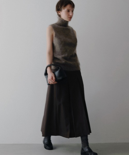 anuke(アンヌーク)の「Stripe Pleats Skirt(スカート・レディース・ブラウン/チャコールグレー・36inch/38inch)」の3枚目の写真