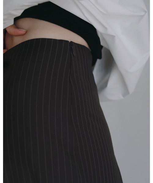 anuke(アンヌーク)の「Stripe Pleats Skirt(スカート・レディース・ブラウン/チャコールグレー・36inch/38inch)」の7枚目の写真