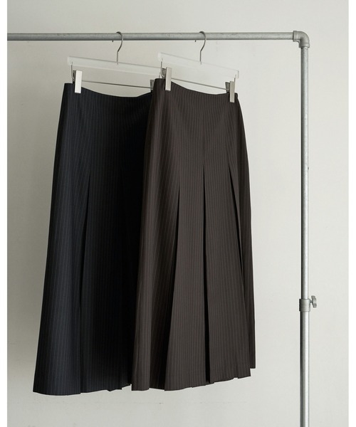 anuke(アンヌーク)の「Stripe Pleats Skirt(スカート・レディース・ブラウン/チャコールグレー・36inch/38inch)」の14枚目の写真