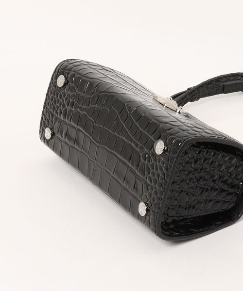 Vivienne Westwood（ヴィヴィアンウエストウッド）の「DOLL XL FRAME PURSE（ショルダーバッグ・レディース・ブラック・FREE）」の3枚目の写真