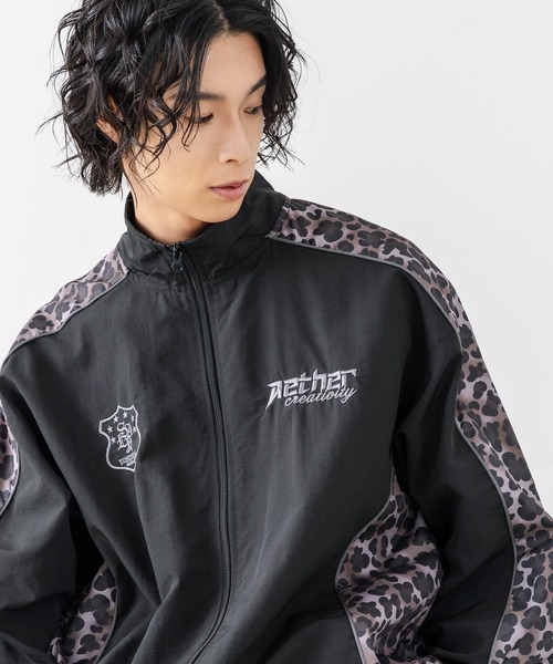 brknhome(ブロークンホーム)の「【BRKNHOME/ブロークンホーム】【身幅ゆったり ストレスフリーな着心地】袖総柄ライン 切り替え ナイロンジャケット ノームコア オーバーサイズ スタンドネック ビッグシルエット メンズライク ストリート ユニセックス(ナイロンジャケット・メンズ・グレー/ブラック・LARGE/MEDIUM)」の16枚目の写真