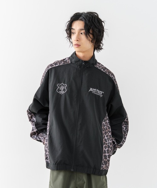 brknhome(ブロークンホーム)の「【BRKNHOME/ブロークンホーム】【身幅ゆったり ストレスフリーな着心地】袖総柄ライン 切り替え ナイロンジャケット ノームコア オーバーサイズ スタンドネック ビッグシルエット メンズライク ストリート ユニセックス(ナイロンジャケット・メンズ・グレー/ブラック・LARGE/MEDIUM)」の4枚目の写真