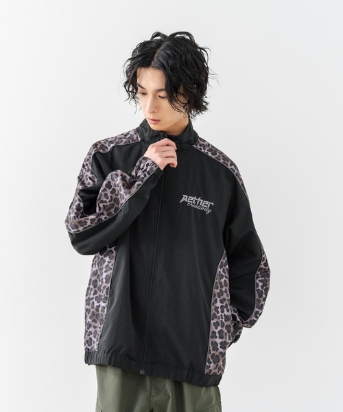 brknhome(ブロークンホーム)の「【BRKNHOME/ブロークンホーム】【身幅ゆったり ストレスフリーな着心地】袖総柄ライン 切り替え ナイロンジャケット ノームコア オーバーサイズ スタンドネック ビッグシルエット メンズライク ストリート ユニセックス(ナイロンジャケット・メンズ・グレー/ブラック・LARGE/MEDIUM)」の5枚目の写真