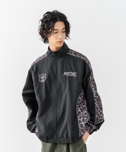 brknhome(ブロークンホーム)の「【BRKNHOME/ブロークンホーム】【身幅ゆったり ストレスフリーな着心地】袖総柄ライン 切り替え ナイロンジャケット ノームコア オーバーサイズ スタンドネック ビッグシルエット メンズライク ストリート ユニセックス(ナイロンジャケット・メンズ・グレー/ブラック・LARGE/MEDIUM)」の7枚目の写真