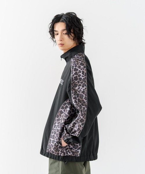 brknhome(ブロークンホーム)の「【BRKNHOME/ブロークンホーム】【身幅ゆったり ストレスフリーな着心地】袖総柄ライン 切り替え ナイロンジャケット ノームコア オーバーサイズ スタンドネック ビッグシルエット メンズライク ストリート ユニセックス(ナイロンジャケット・メンズ・グレー/ブラック・LARGE/MEDIUM)」の8枚目の写真