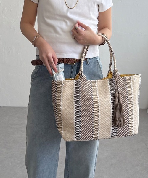 LBC（エルビーシー）の「タッセル付きカラーモザイクトートバッグ（ショルダーバッグ・レディース・ブラウン/オレンジ/ブラック・FREE）」の2枚目の写真