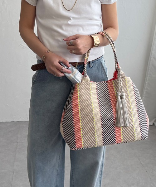 LBC（エルビーシー）の「タッセル付きカラーモザイクトートバッグ（ショルダーバッグ・レディース・ブラウン/オレンジ/ブラック・FREE）」の3枚目の写真