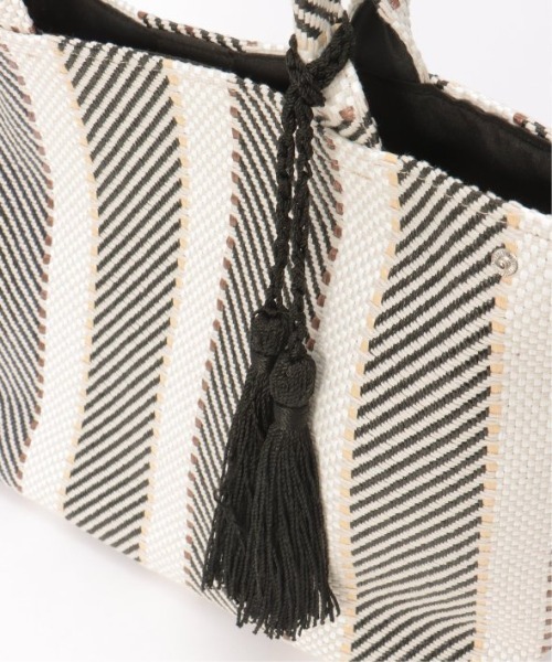 LBC（エルビーシー）の「タッセル付きカラーモザイクトートバッグ（ショルダーバッグ・レディース・ブラウン/オレンジ/ブラック・FREE）」の4枚目の写真