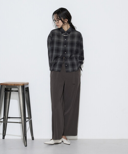 K.T KIYOKO TAKASE（キヨコタカセ）の「リネン／トリアセテート ハイウエストパンツ（その他パンツ・レディース・チャコール/キナリ/ブラウン・9号）」の18枚目の写真